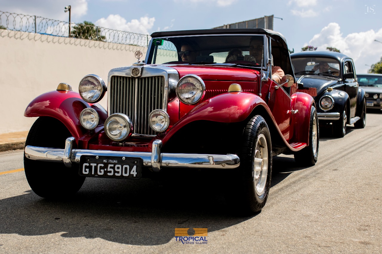 Leia mais sobre o artigo XVIII Encontro de Carros Clássicos do Tropical reúne apaixonados por automobilismo em um dia inesquecível
