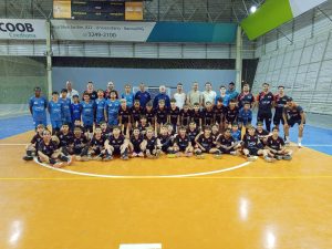 Leia mais sobre o artigo Representantes da base do Flamengo-RJ visitam projeto “Tropical, Fazendo Campeões no Futsal!”