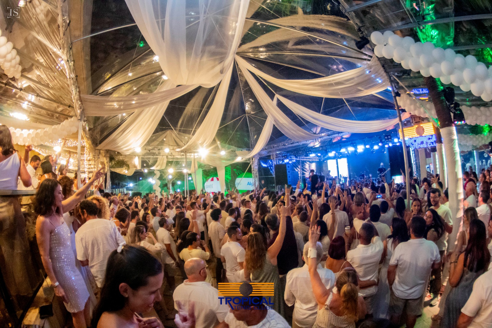 No momento, você está visualizando Réveillon do Tropical Tênis Clube celebra a virada do ano com festa inesquecível