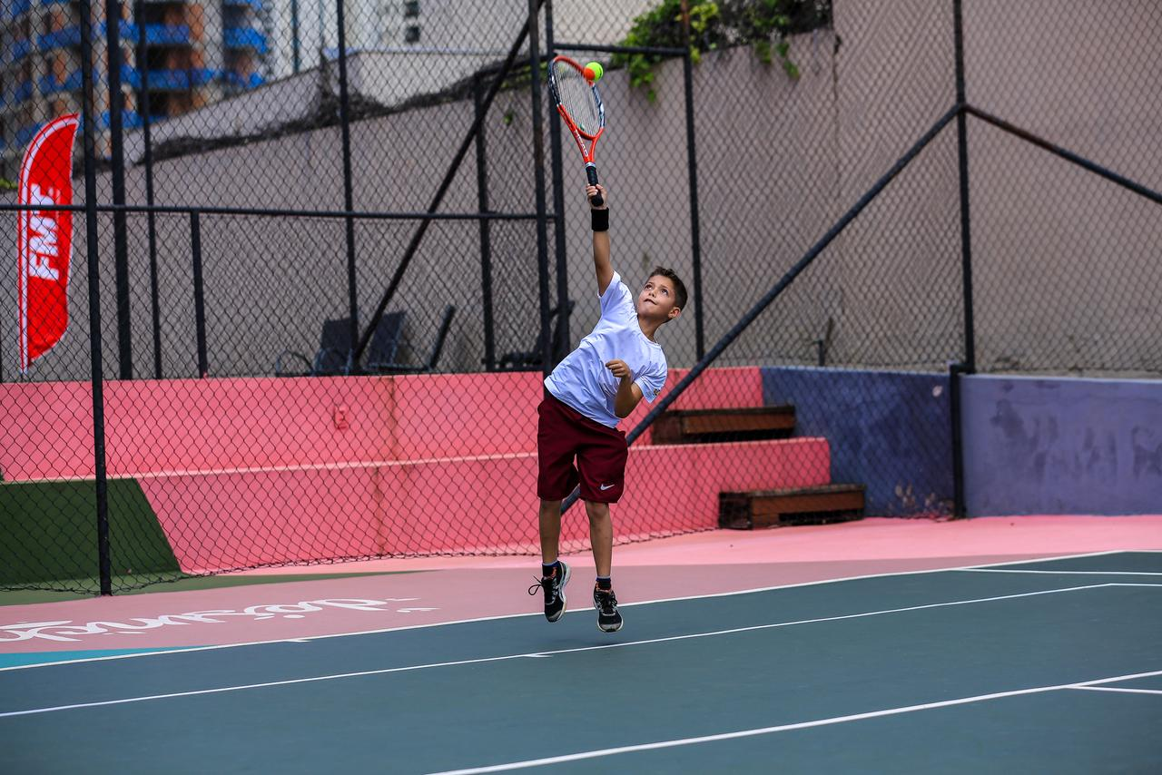 No momento, você está visualizando Jovem tenista Rafael Silveira de Oliveira participa da FMT Kids – Copa Fly Sports Kids 2026